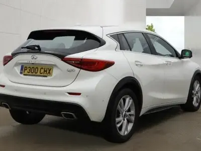 Used Infiniti Q30 Premium 170 HP (125 kW) 2016 White Hatchback