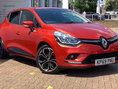 Used Renault Clio Iconic 90 HP (66 kW) 2019 Flame red  Hatchback
