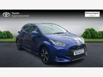 Used Toyota Yaris Hybrid Design 2024 Blue Hatchback