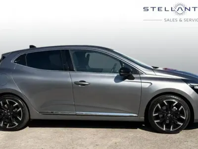 Używany Renault Clio V Techno 140 KM (102 kW) 2024 Szary