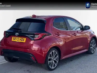 Second-hand Toyota Yaris Hybrid 113 CP (83 kW) 2022 Roșu Hatchback