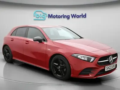 Begagnad Mercedes A200 Executive 163 HK (119 kW) 2022 Röd Halvkombi