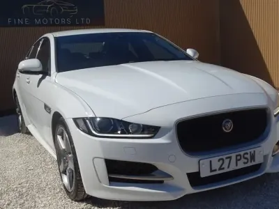 Begagnad Jaguar XE R-Sport 180 HK (132 kW) 2017 Vit Sedan