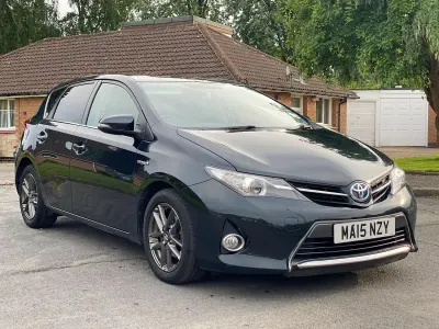 Used Toyota Auris Hybrid
