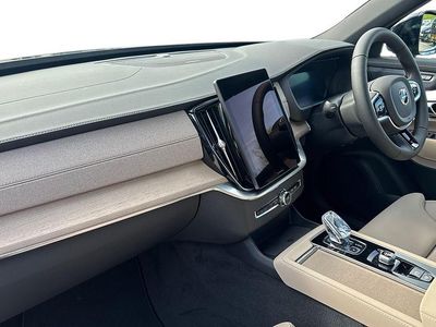 Neu Volvo XC90 Plus 250 PS (183 kW) 2026 Schwarz SUV