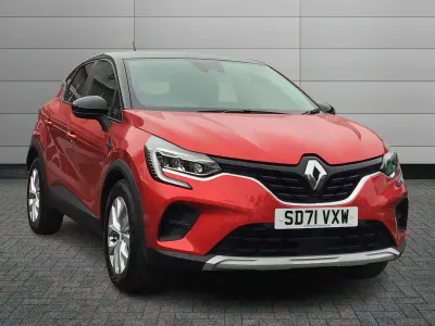 Usado Renault Captur Iconic 140 CV (102 kW) 2021 Rojo SUV
