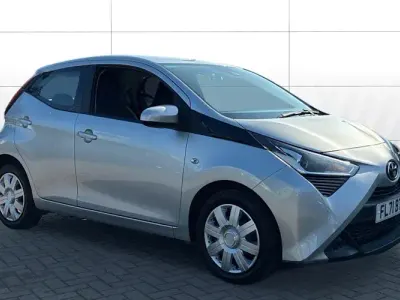 Used Toyota Aygo X-play 72 HP (52 kW) 2021 Silver Hatchback
