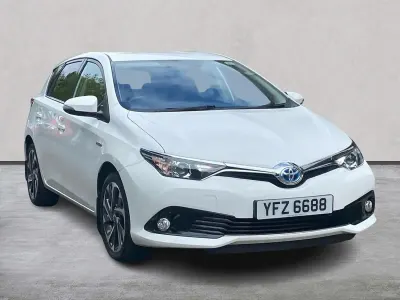Używany Toyota Auris Hybrid Design 136 KM (100 kW) 2015 Biały Hatchback