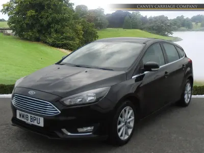 Usado Ford Focus Titanium 125 CV (91 kW) 2018 Negro Utilitario