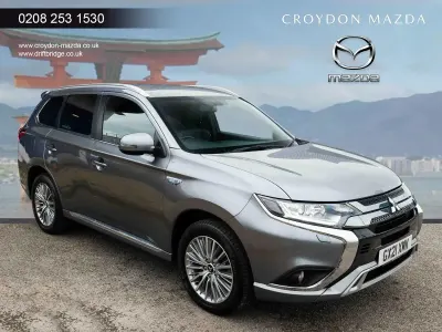 Begagnad Mitsubishi Outlander P-HEV 221 HK (162 kW) 2021 Grå SUV