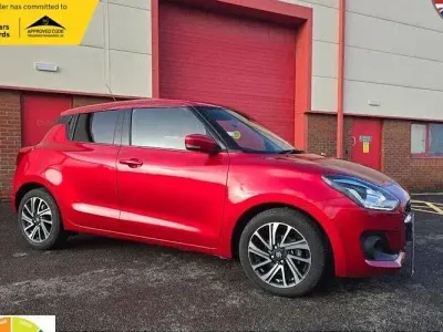 Używany Suzuki Swift SZ5 83 KM (61 kW) 2022 Czerwony Hatchback