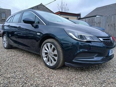 Used Vauxhall Astra Design Edition 105 HP (77 kW) 2017 Green Estate