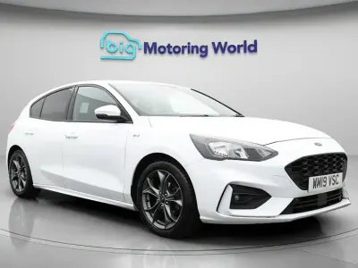 Used Ford Focus ST-Line 125 HP (91 kW) 2019 White Hatchback