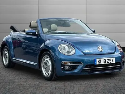Used VW Beetle Design 105 HP (77 kW) 2018 Blue silk with black roof Hatchback