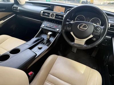 Lexus IS300h