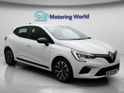 Used Renault Clio Evolution 141 HP (103 kW) 2023 White Hatchback
