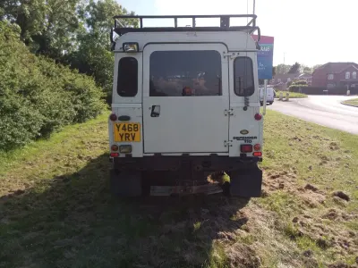Usado Land Rover Defender 90 HP (66 kW) 2001 Branco