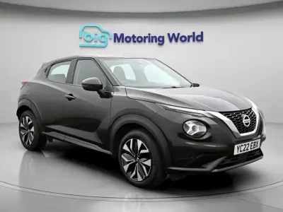 Używany Nissan Juke Acenta 114 KM (83 kW) 2022 Czarny SUV