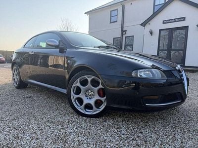 Begagnad Alfa Romeo GT 165 HK (121 kW) 2008 Svart Sportkupé