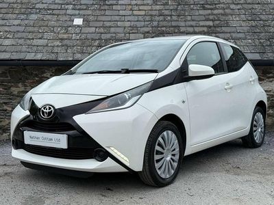 Used Toyota Aygo X-play 68 HP (50 kW) 2016 White Hatchback