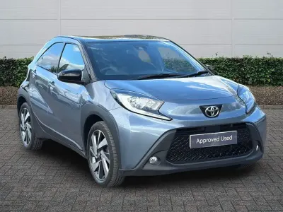 Usado Toyota Aygo X 72 HP (52 kW) 2024 Cinzento SUV