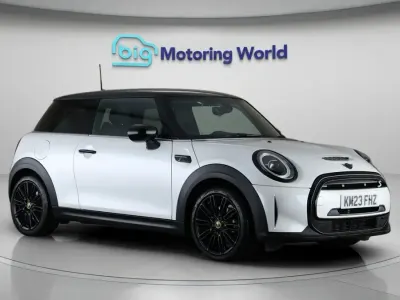 Begagnad Mini Cooper S Hatch 135 kW (184 HK) 2023 Vit Halvkombi
