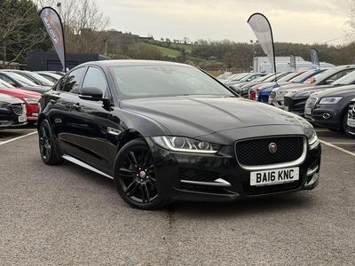 Używany Jaguar XE R-Sport 180 KM (132 kW) 2016 Czarny Sedan/Limuzyna