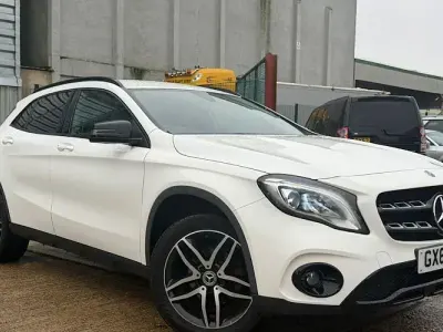 Usado Mercedes GLA180 Urban 122 HP (89 kW) 2020 SUV