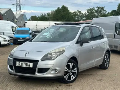 Używany Renault Scénic III Bose Edition 110 KM (80 kW) 2011 Srebrny Minivan