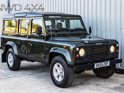 Used Land Rover Defender 120 HP (88 kW) 2005 Green Estate