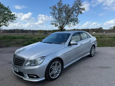 Usado Mercedes E350 2009 Plateado Berlina