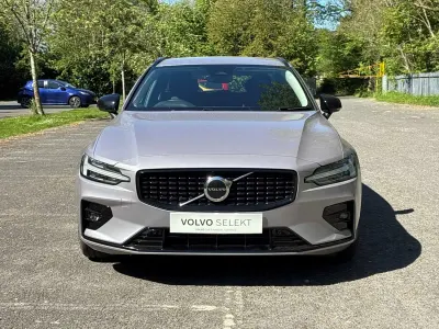Nuevo Volvo V60 Plus 2025 Plateado Familiar