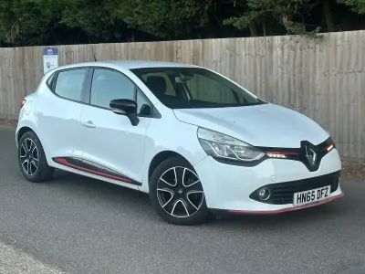 Used Renault Clio Dynamique 90 HP (66 kW) 2015 White Hatchback