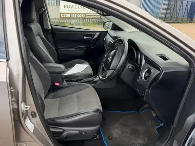 Used Toyota Auris Hybrid