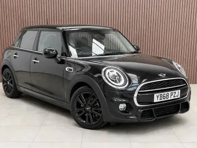 Begagnad Mini Cooper Hatch 2018 Svart Halvkombi