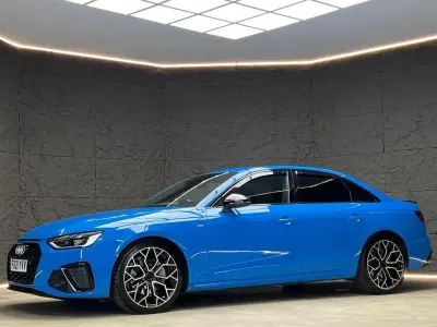 Usado Audi A4 Black Edition 190 CV (139 kW) 2021 Azul Berlina