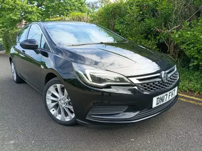 Used Vauxhall Astra Design Edition 125 HP (91 kW) 2017 Black Hatchback