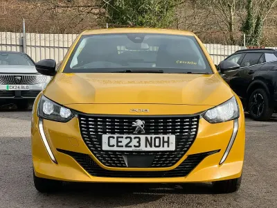 Used Peugeot 208 Allure+ 129 HP (94 kW) 2023 Yellow Hatchback