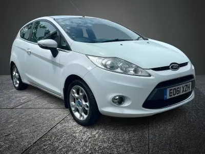Used Ford Fiesta Zetec 2011 White Hatchback