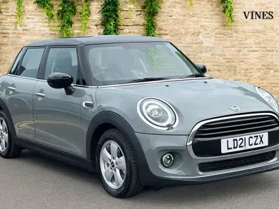 Używany Mini Cooper Classic 134 KM (98 kW) 2021 Szary Hatchback