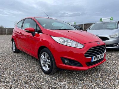 Used Ford Fiesta Zetec 82 HP (60 kW) 2014 Red Hatchback