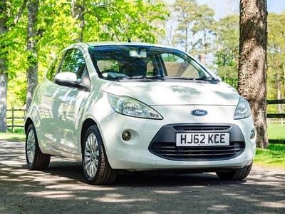 Używany Ford Ka Zetec 69 KM (50 kW) 2012 Biały Hatchback