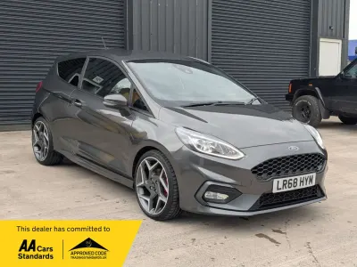 Usado Ford Fiesta ST 200 HP (147 kW) 2018 Cinzento Citadino