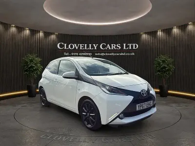 Used Toyota Aygo x-style 68 HP (50 kW) 2017 White Hatchback