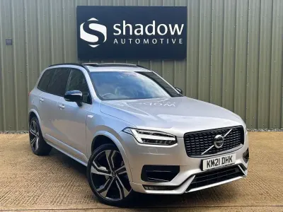 Käytetty Volvo XC90 R-Design 250 HP (183 kW) 2021 Hopea Katumaasturi