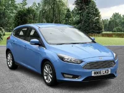 Begagnad Ford Focus Titanium 120 HK (88 kW) 2016 Blå Halvkombi