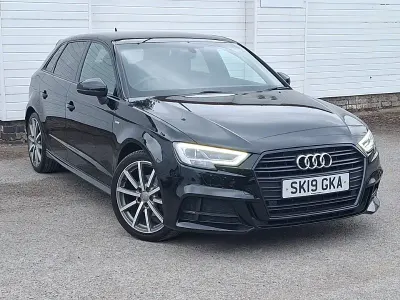Usado Audi A3 Black Edition 116 HP (85 kW) 2019 Preto Sedan