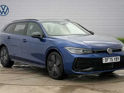 Used VW Passat Black Edition 272 HP (200 kW) 2025 Blue Estate