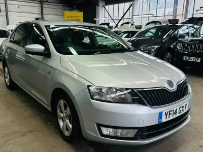 Usado Skoda Rapid SE 110 HP (80 kW) 2014 Prateado Citadino