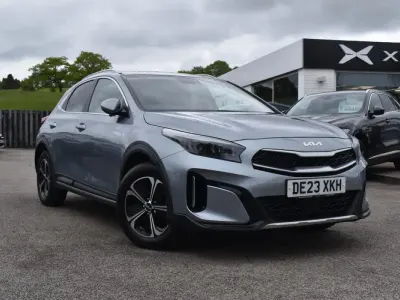 Usado Kia XCeed 141 HP (103 kW) 2023 Prateado SUV